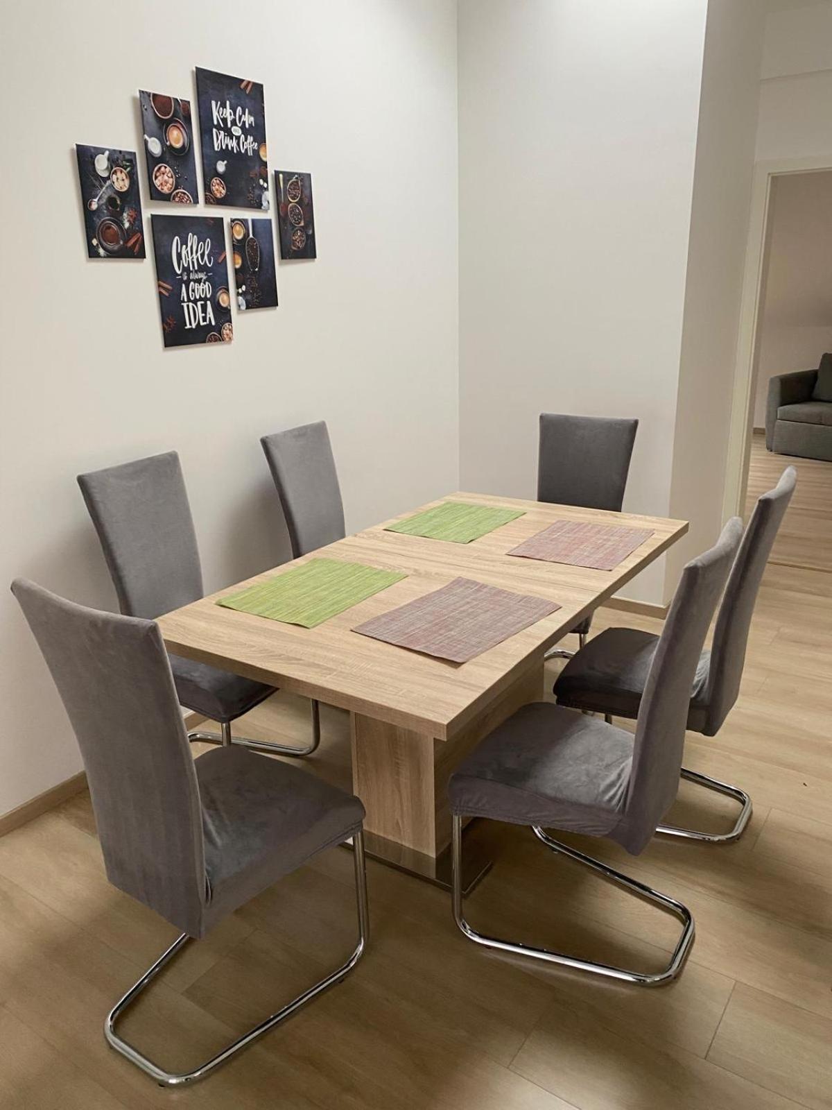 Grosse Ferienwohnung Gaestehaus Neubau Merzig 120M2 Bagian luar foto